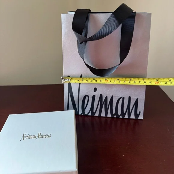 New Neiman Marcus gift box and bag set - Picture 5 of 5